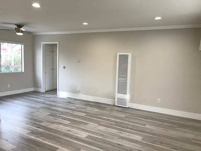 13049 Oxnard St #17 — Photo 11