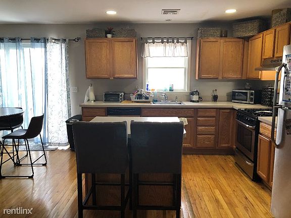 2nd image of 27B Grant St