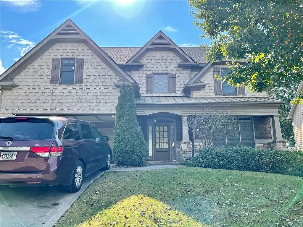 5 bed, 3.0 bath, 2603 sqft, $3,235 — Photo 2