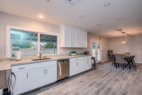 5th image of 2207 S River Dr