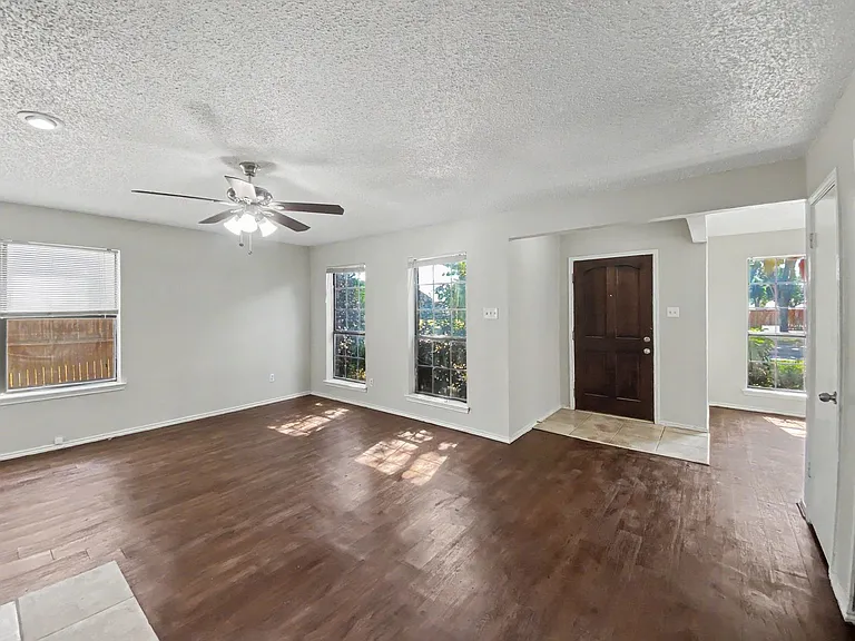 2202 Prairie Creek Trl — Photo 6