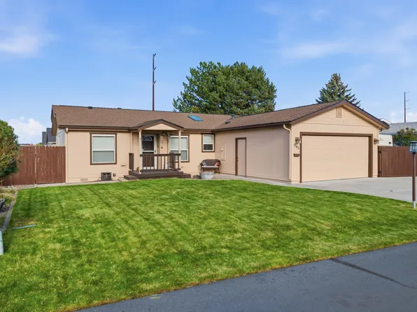 1745 NE 6th St, Redmond, OR 97756