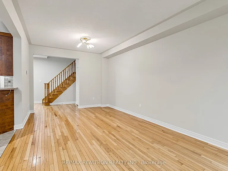 142 Mistywood Cres W — Photo 10