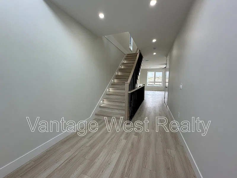 3 bed, 2.5 bath, $3,200 — Photo 3