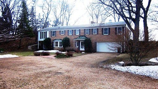 4th image of 2515 N Shore Dr