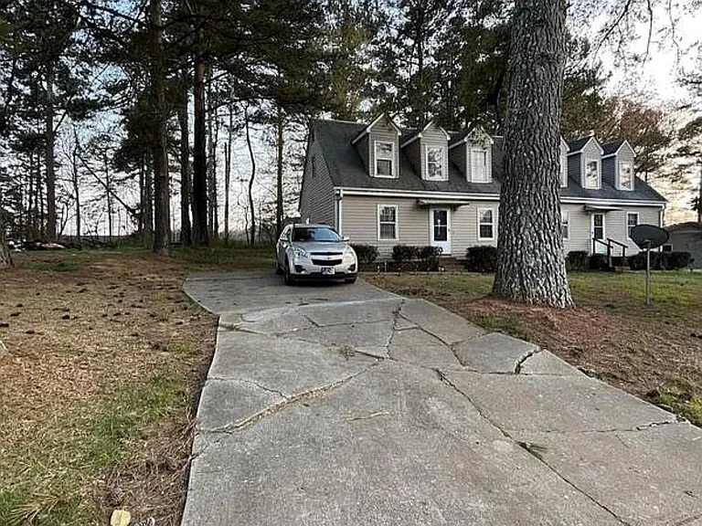 105 Carson Dr #A — Photo 2