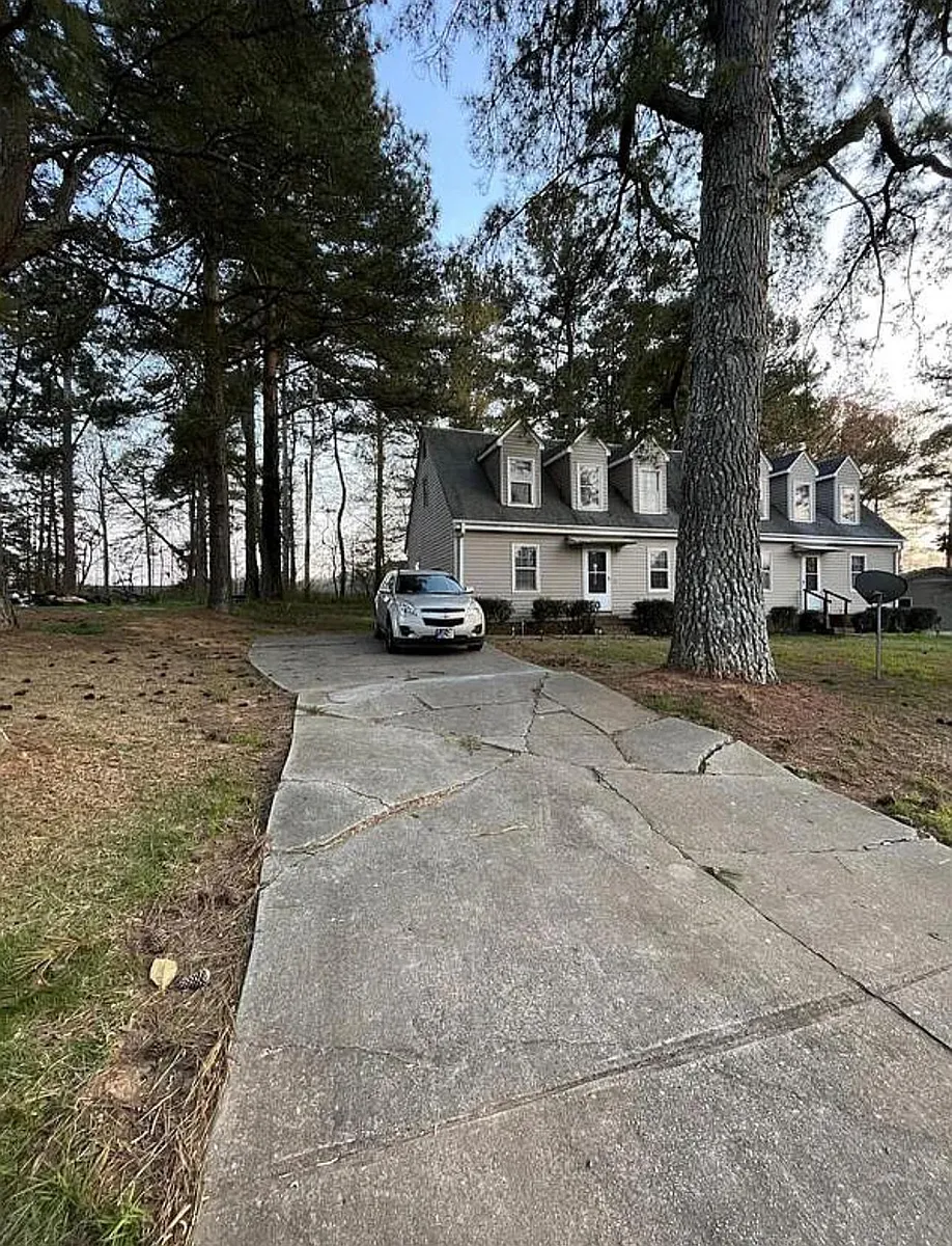 Building Photo - 105 Carson Dr #A