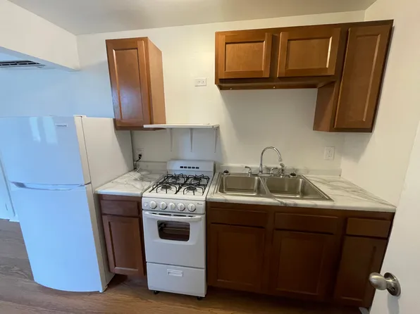 909 S College St #11, Springfield, IL 62704