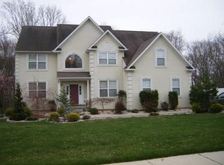 15 Summerfield Dr, Monroe Twp, NJ 08831