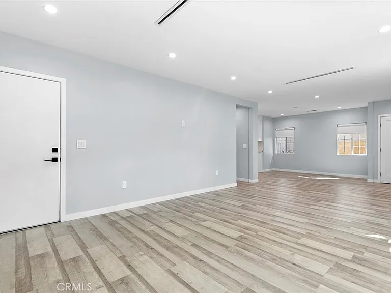 545 Ivy — Photo 6