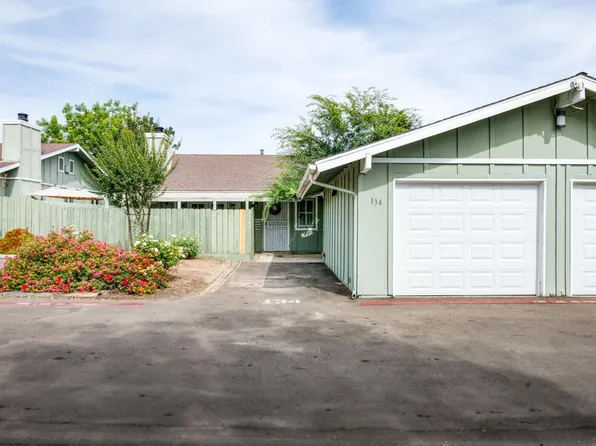 297 E Bullard Ave APT 134, Fresno, CA 93710