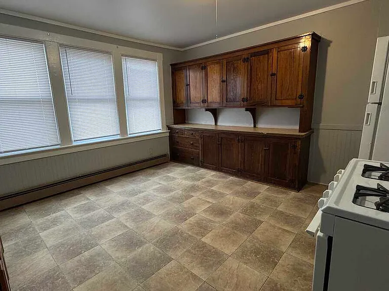 53 Grant St — Photo 2
