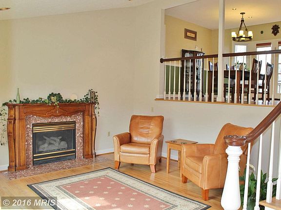 Beautiful hardwood floors & Gas fireplace