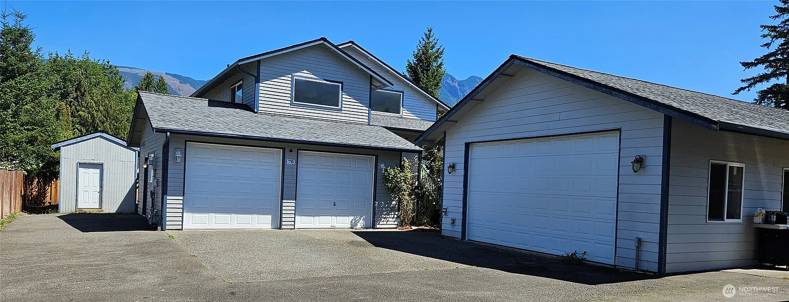 115 Grand Avenue W photo 1