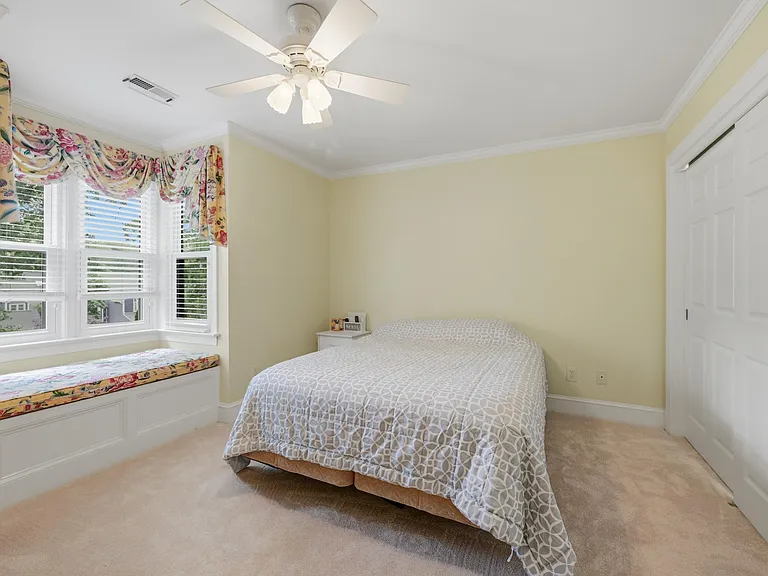 7514 Wellesley Park S — Photo 34