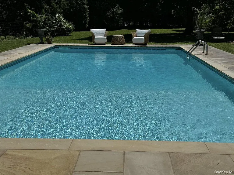 2465 Fairway Dr — Photo 32