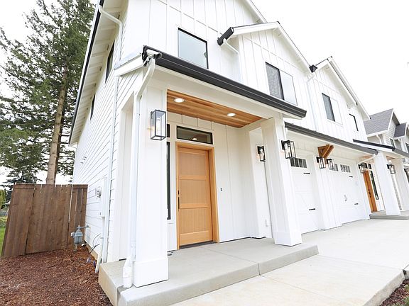 4th image of 10415 NE 12th Way