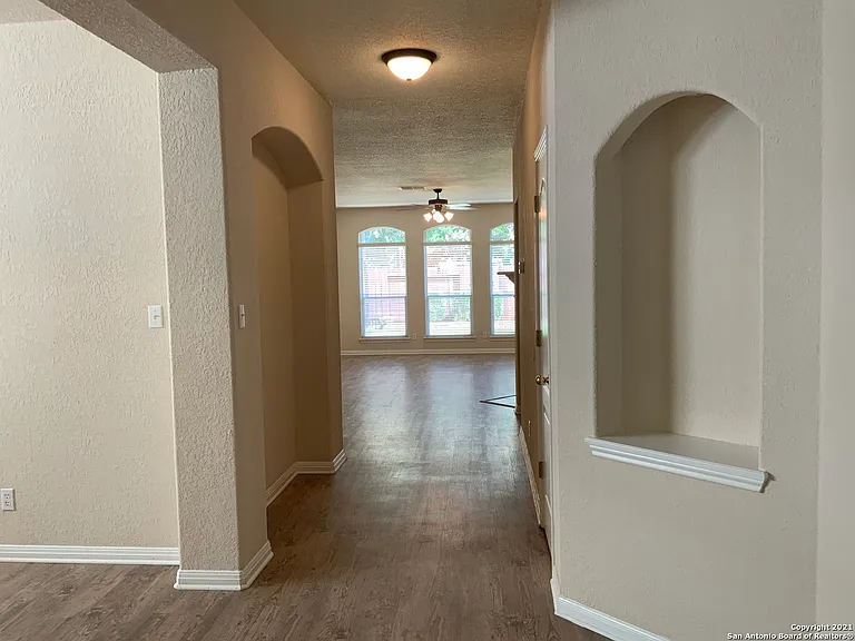 517 Thurber Dr — Photo 4