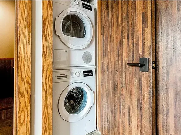 865 Willoughby Avenue image 6 of 14