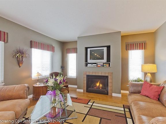 2nd image of 1406 Douglas Dr