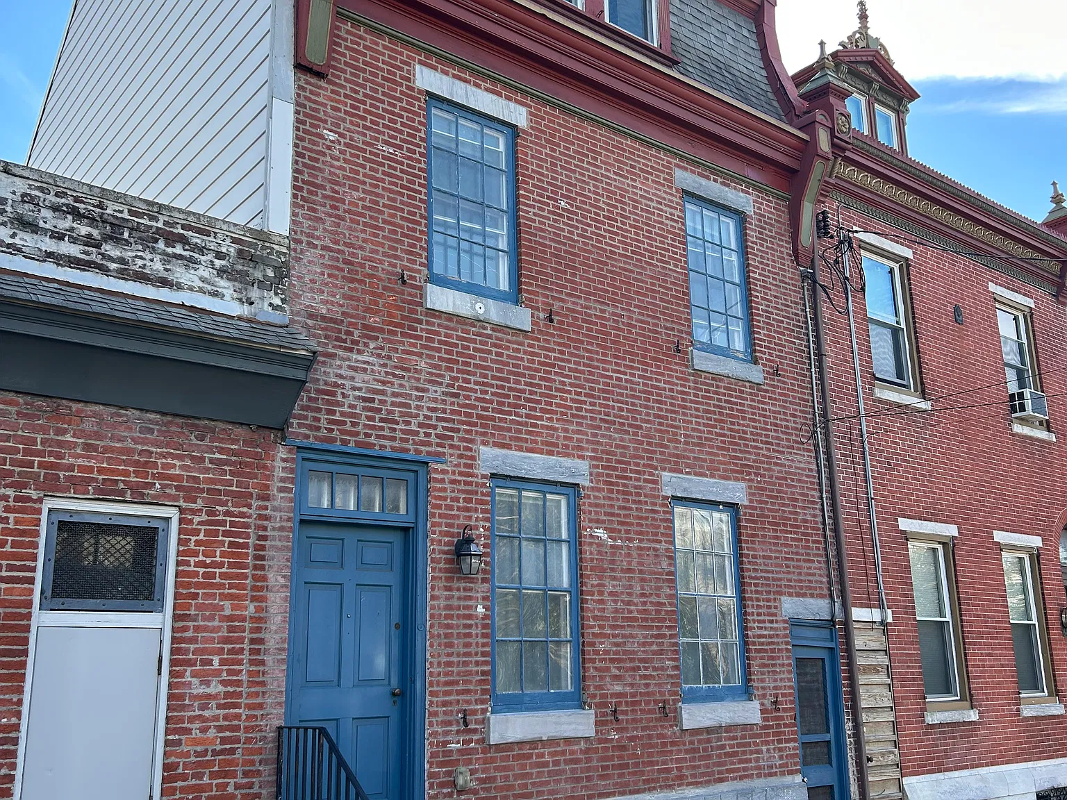 4 bed, 2800 sqft, $4,200 — Photo 1