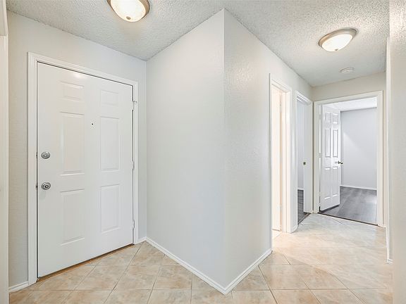 3rd image of 2822 White Oak Dr