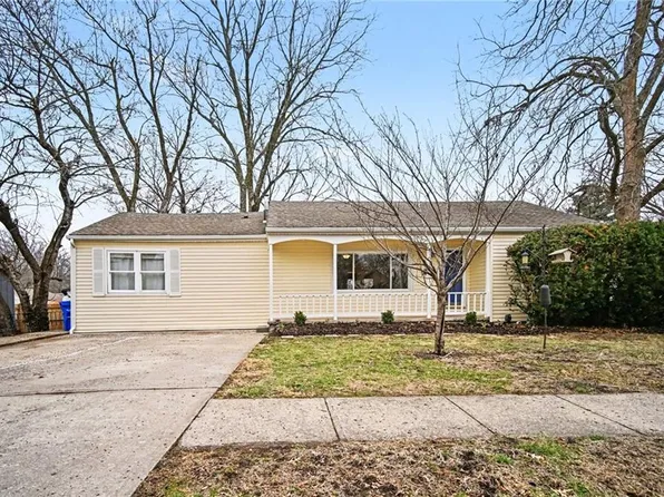 203 NE Green St, Lees Summit, MO 64063