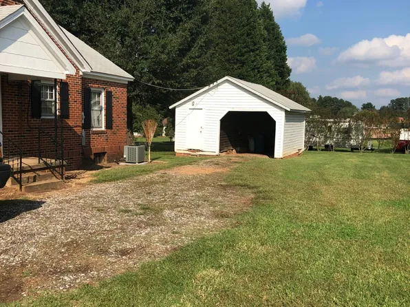 2938 N Lookout St, Claremont, NC 28610