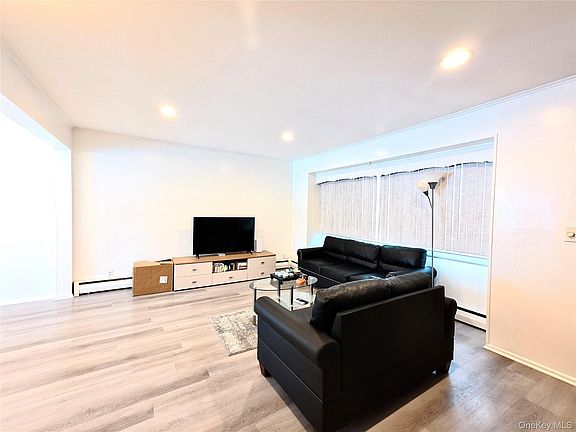 5th image of 10 Kings Park Road