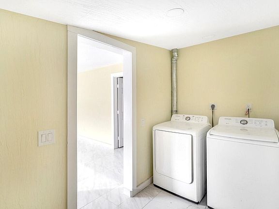 5th image of 4389 Bellewood St #0