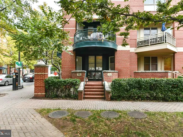 1688 N Quinn St, Arlington, VA 22209