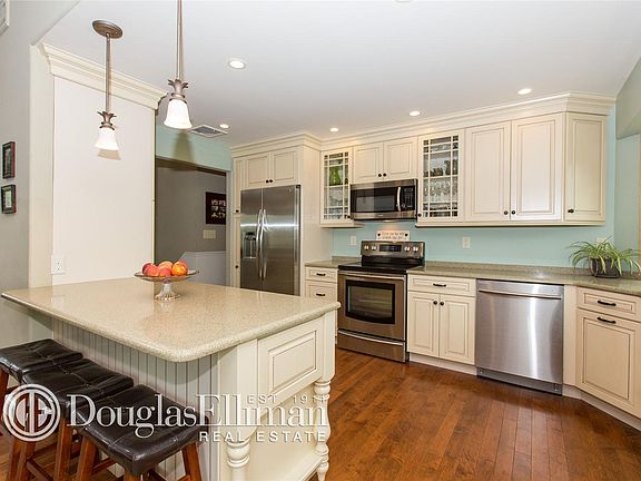 5th image of 290 Kensington Ave