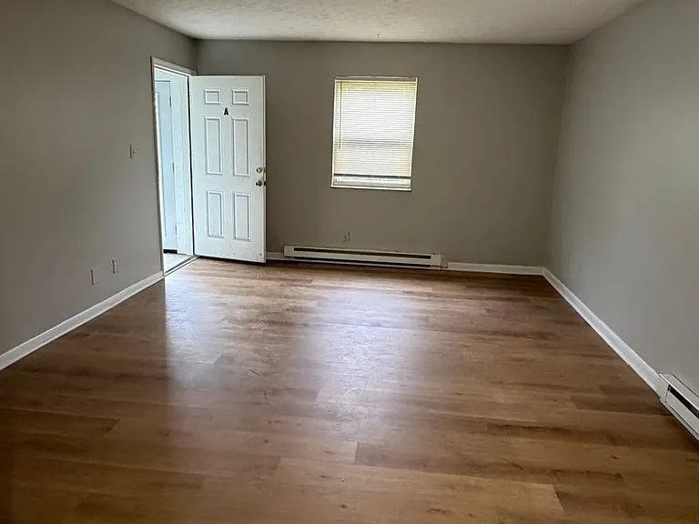 1324 Cherry Hill Dr — Photo 2