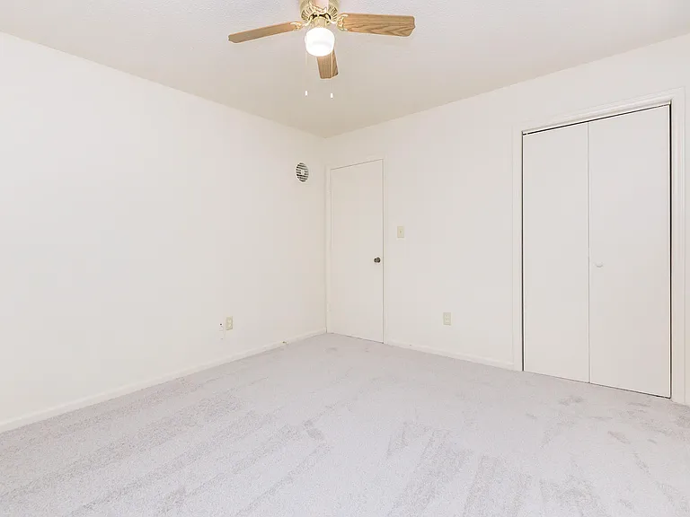 Belmont Heights Apartments & Townhomes — Photo 55