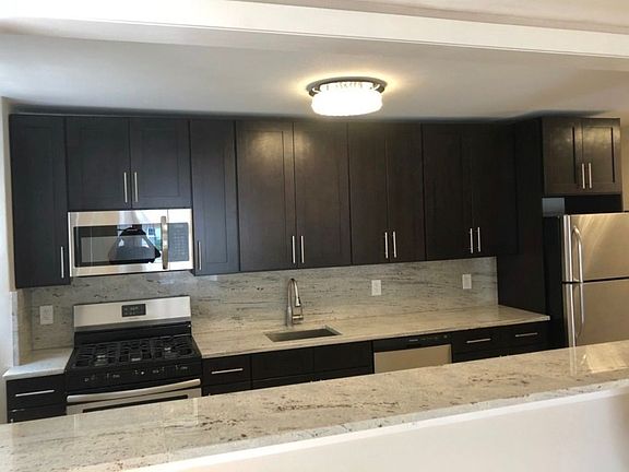 3rd image of 24-14 Ditmars Blvd #1R