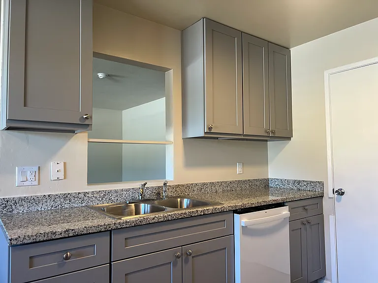 Lamplighter Apartments — Photo 14