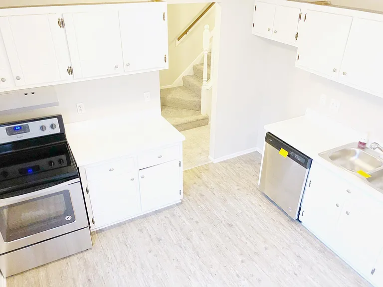 2354 Dorland Ln — Photo 18