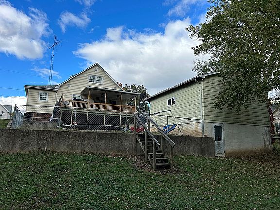 2nd image of 204 Hunt Ave