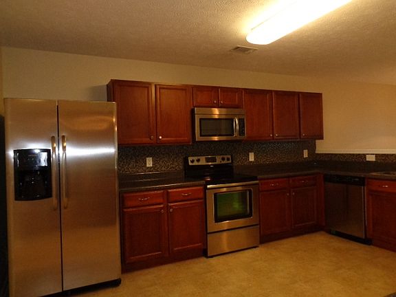 4th image of 822 Creek Oak Dr