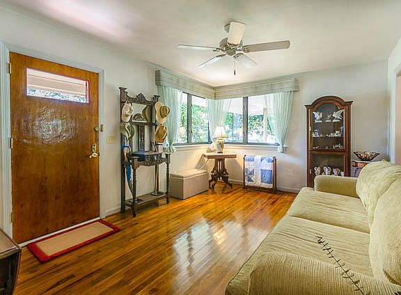 3rd image of 202 Beachview Dr