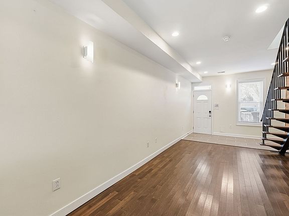 4th image of 1515 Independence Ave SE