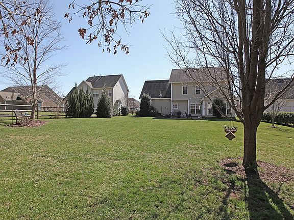 3rd image of 7595 Woodcrest Dr