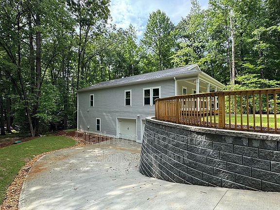 4th image of 8004 Beachwood Dr