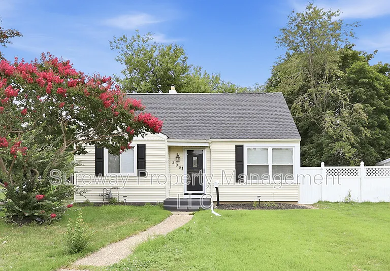 208 Knight Ave — Photo 1