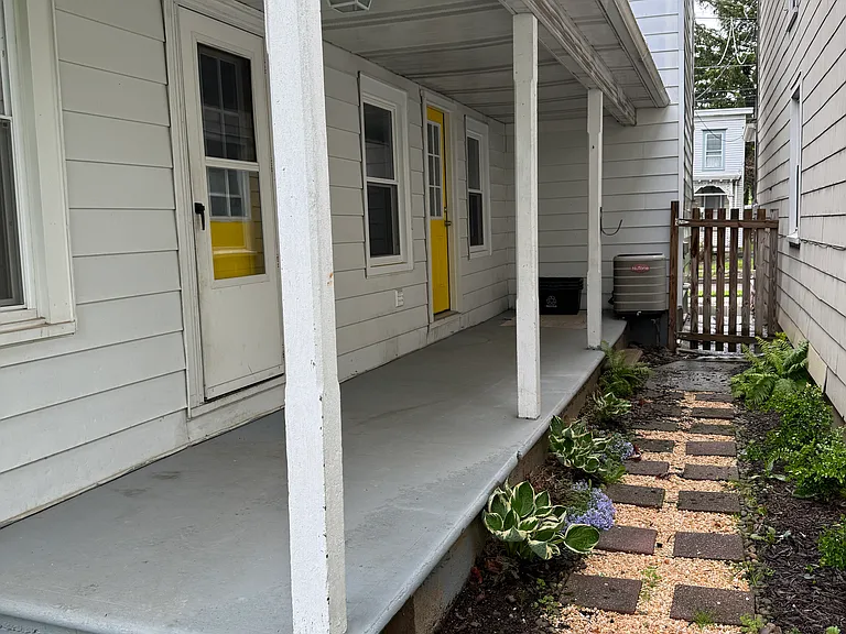 976 E Market St — Photo 10