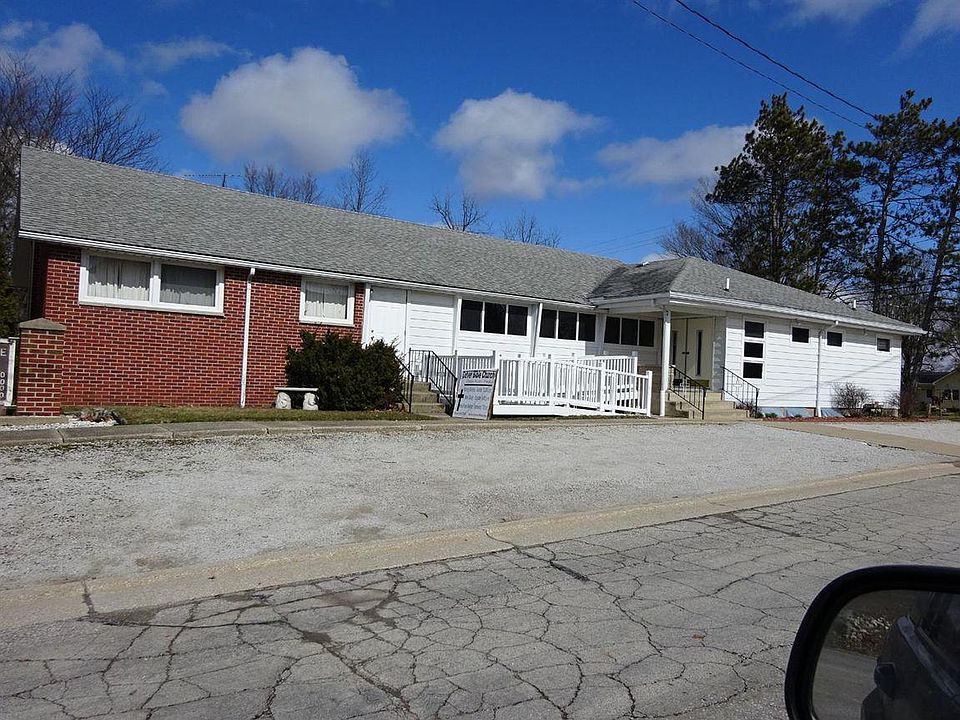 2nd image of 718 S Main St
