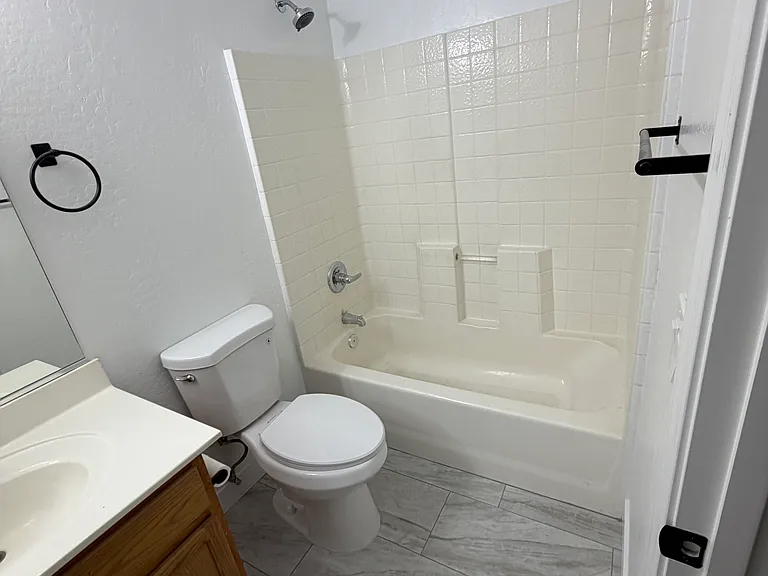1395 E 10th Pl — Photo 10