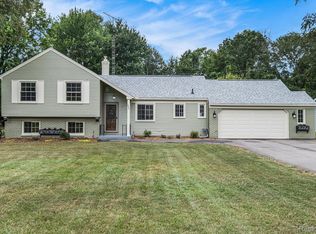 5397 Mapletree Dr, Flint, MI 48532