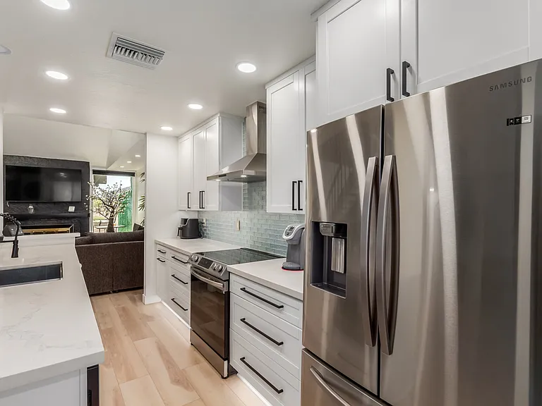 2529 N Miller Rd — Photo 9