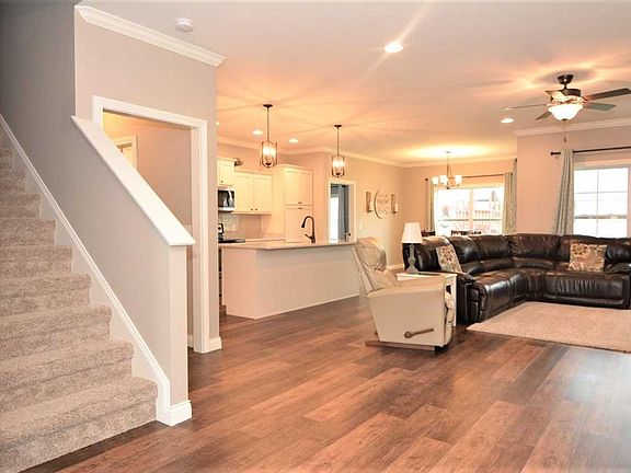 3rd image of 3536 Forestdale Dr